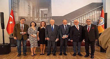 Galatasaray Divan Kurulu'nun Türkiye Cumhuriyeti'nin İkinci Yüzyılı ve Dünya Nereye Gidiyor, Özel Gündemli Toplantısı Gerçekleşti