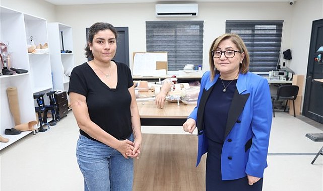 Gaziantep Büyükşehir Belediyesi’nden depremzedeye protez desteği