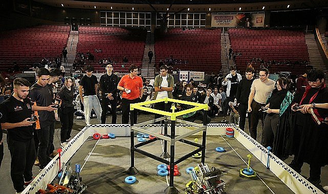 Geleceği Kodlayan Gençler Küçükçekmece'de 'VEX Robotics Turnuvası'nda Buluştu