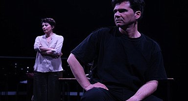 Genç Bir Oyuncu ve Otoriter Bir Yönetmenin Hikâyesi