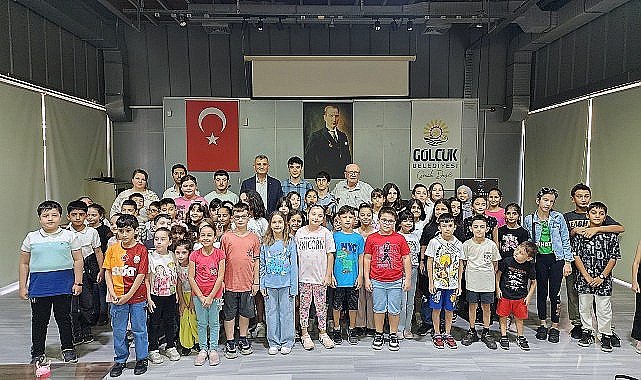 Gölcük Belediye Konservatuarı Çocuk Korosu, Şef Turan Yüksel eşliğinde yeni dönem eğitimlerine Sanat Galeri'nde başladı.
