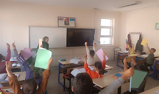 Güneydoğu Gazeteciler Cemiyeti'nden öğrencilere kırtasiye yardımı