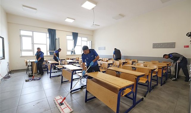 İBB, bir haftada 65 bin öğrencinin okulunu temizledi