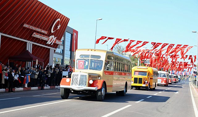 İETT otobüslerinden nostaljik geçit