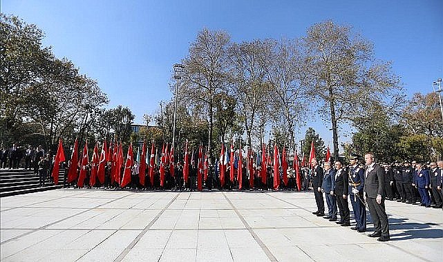 İnegöl'de Cumhuriyet Bayramı Coşkusu Çelenk Töreniyle Başladı