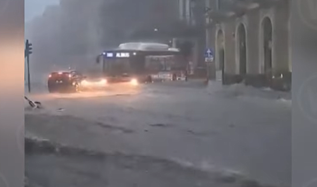 İtalya'da şiddetli yağmur sonrası birçok bölge alarma geçti