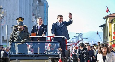 İzmir Cumhuriyet'in 101'inci yaşını büyük bir coşkuyla kutluyor Başkan Tugay: Son nefesime kadar mücadele edeceğim