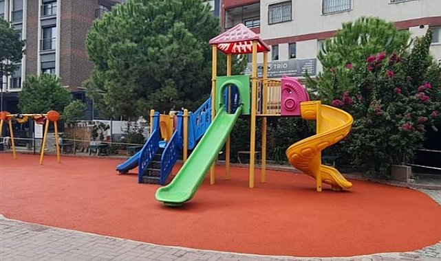 İzmir'de 14 ilçede 84 park ve spor alanının zemini yenilendi