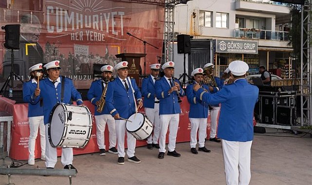 İzmir'de 29 Ekim şenlikleri Foça Bağarası’nda devam etti