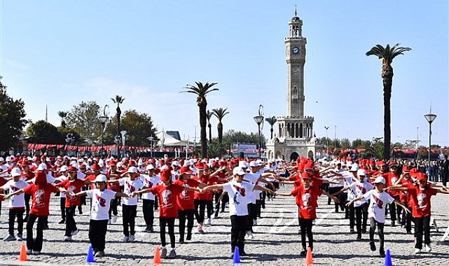 İzmir’de Cumhuriyet Bayramı törenleri başladı