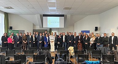 İzmir, Devler Kulübü'nün kapısını araladı