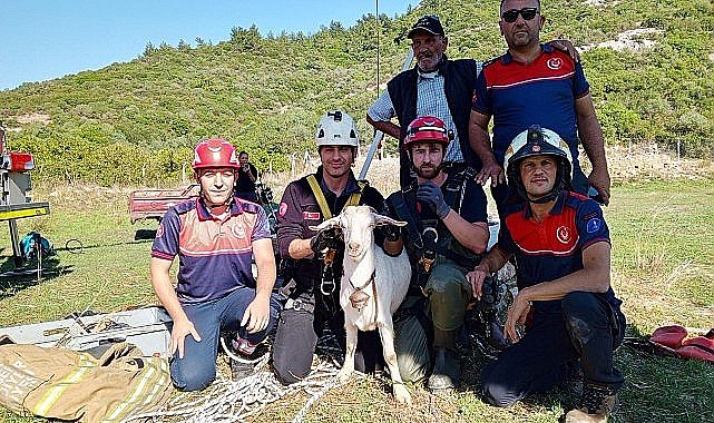 İzmir İtfaiyesi'nden yürekleri ısıtan kurtarma operasyonu