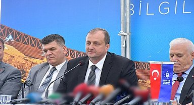 İznik'te gerçekleştirilen kazı çalışmalarının bilgilendirme toplantısı göl kenarında gerçekleşti