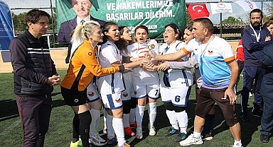 Kadınlar futbol oynarsa dünya yerinden oynar