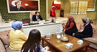 Kahramankazan Belediye Başkanı Selim Çırpanoğlu, Halk Günü'nde ilçe sakinleriyle bir araya gelmeyi sürdürüyor.