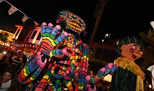Kaleiçi Old Town Festivali’nin kortej geçişi yapıldı