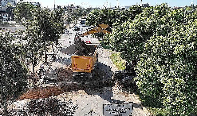 Kardeş Kentler Caddesi'nde kazalara neden olan kurp düzeltiliyor
