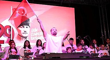 Kartepe'de Doğukan Manço ile Cumhuriyet Bayramı Coşkusu