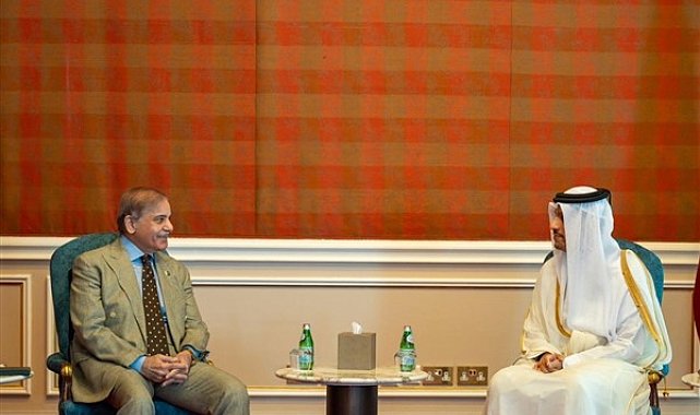 Katar Başbakanı Al-Thani, Pakistanlı mevkidaşı Şerif ile bir araya geldi