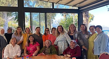 Kemer'in çınarları Deniz Kafe'de buluştu