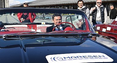 Klasik otomobiller Başkan Aydın'ın startıyla yola çıktı 