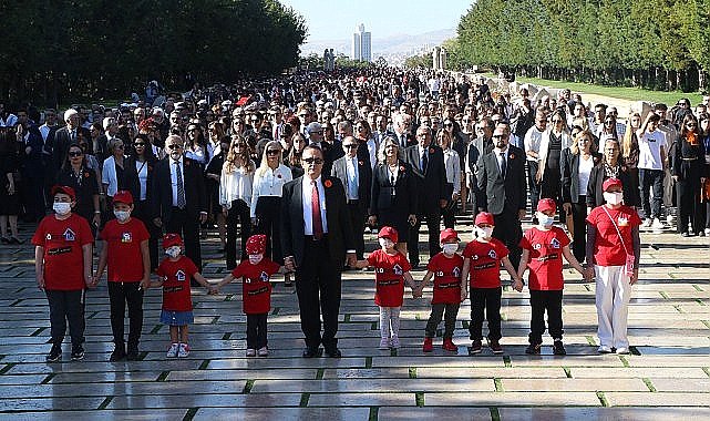 LÖSEV'den Büyük Anıtkabir Buluşması Türkiye'nin Dört Bir Yanından 40 Bin Kişi Ata'sının Huzurunda