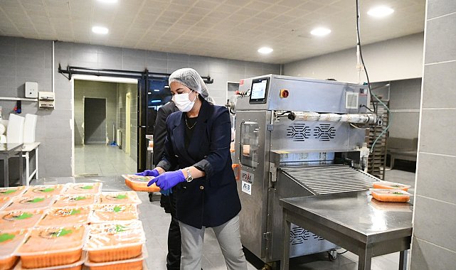 Mamak Belediyesi’nden yaşlı ve engellilere yemek desteği