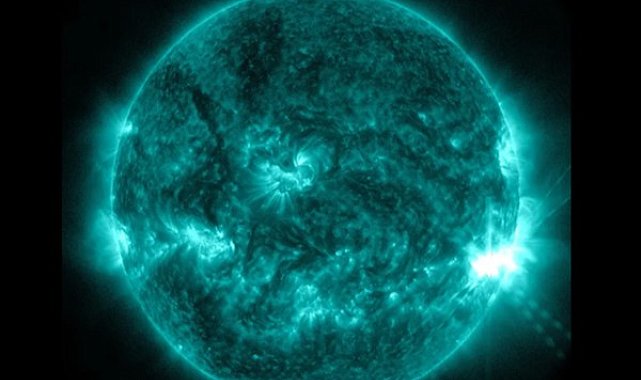 NASA: Güneş, güçlü bir patlama yaydı