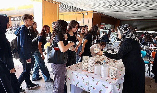 Nevşehir Belediyesi Gençlik Ofisi'nden Anlamlı Etkinlik: Anne Eli Kermesi