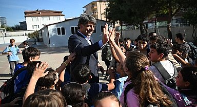 Öğrencilerden Kocaman'a sevgi seli.