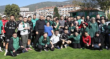 Özel çocuklardan Kocaelispor'a özel ziyaret