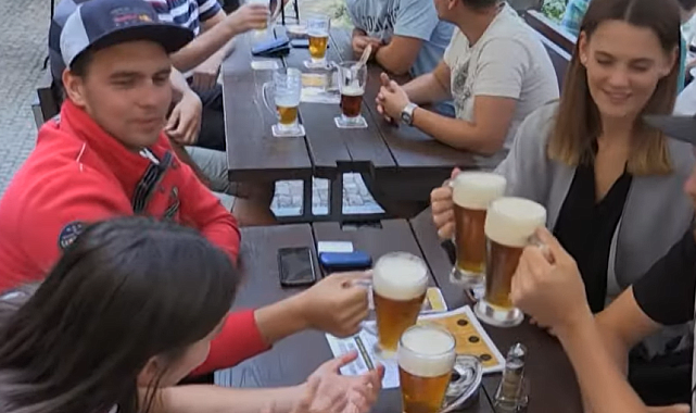 Prag'da gece vakti bar turları yasaklandı