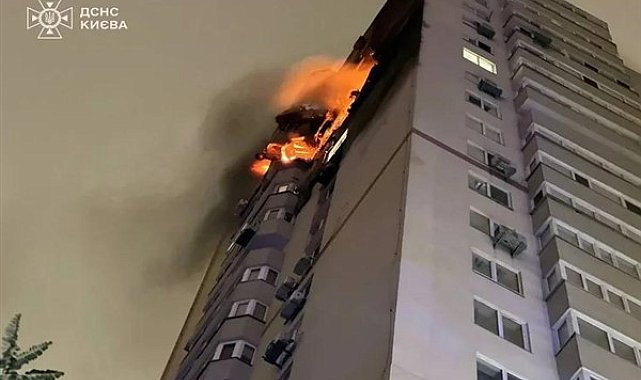 Rus drone saldırısının ardından Kiev'de gökdelen alev içinde
