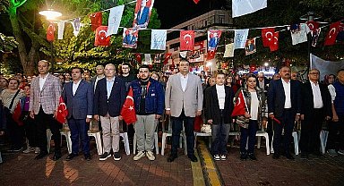 Seferihisar Belediyesi, 29 Ekim Cumhuriyet Bayramı'nın 101. yılına özel konser ve fener alayı gerçekleştirdi.