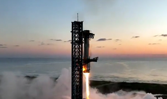 SpaceX şimdiye kadarki en iddialı Starship test uçuşunu başarıyla gerçekleştirdi