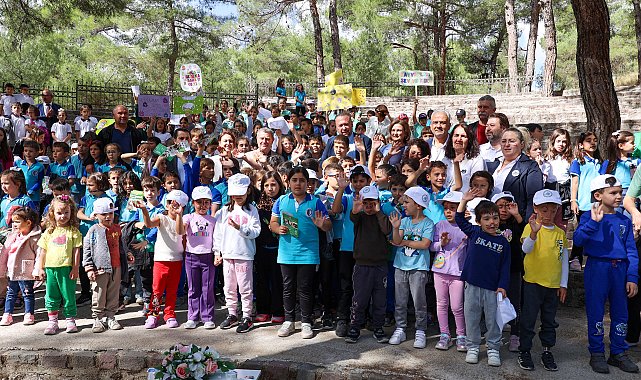 Uşak Belediyesi, Hayvanları Koruma Günü nedeniyle birçok etkinlik düzenledi