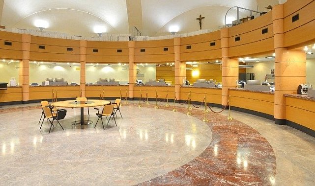 Vatikan bankası, personel evlilik yasağını ihlal eden çifti kovdu