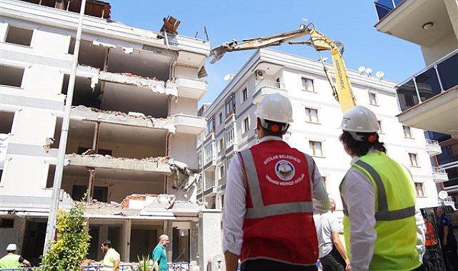 Avcılar'da 17 metruk binanın yıkımı tamamlandı