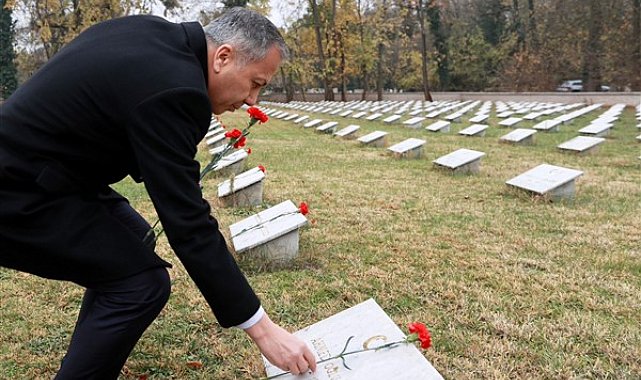 Bakan Yerlikaya, Galiçya Türk Şehitliği’ni ziyaret etti