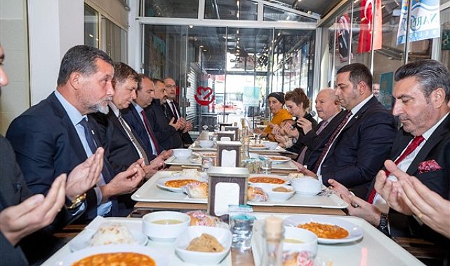 Başkan Tugay, Atatürk için düzenlenen hayır yemeğine katıldı