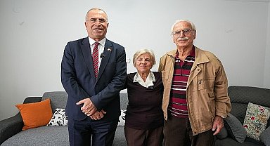 Başkan Ünal Işık, öğretmeni Ayşe Küçük'ü ziyaret etti