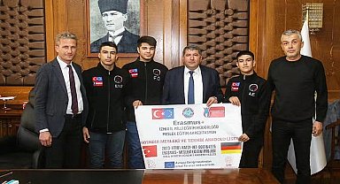 Bayındırlı Öğrenciler Belediye Başkanı Davut Sakarsu'yu Ziyaret Etti