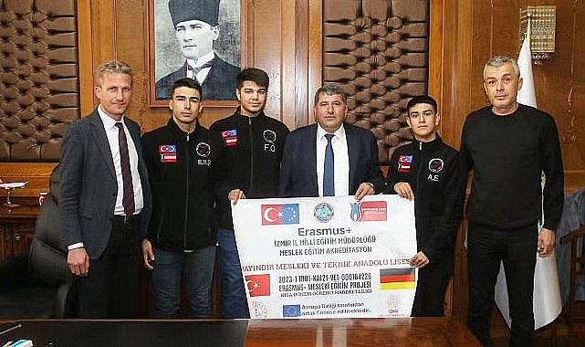 Bayındırlı Öğrenciler Belediye Başkanı Davut Sakarsu'yu Ziyaret Etti