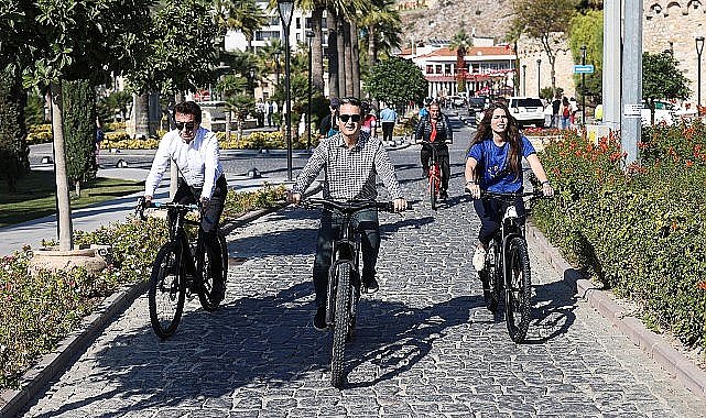 Bisiklet tutkunları Çeşme'de pedal çevirecek