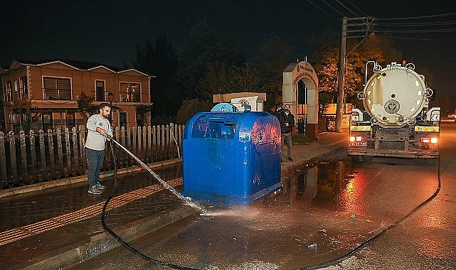 Buca'da temizlik çalışmaları aralıksız sürüyor