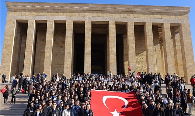 Bursalı 550 genç Anıtkabir'i ziyaret etti