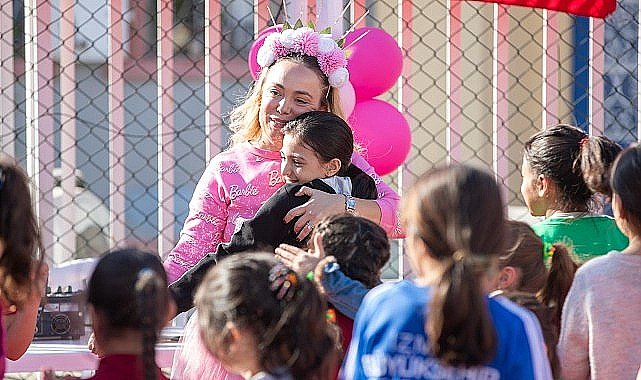 Büyükşehir Belediyesi'nden Basmane'de Çocuk Şenliği