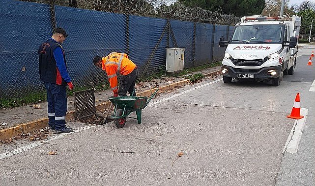 Büyükşehir'den mazgal ve menfez temizliği
