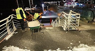 Büyükşehir'den üst geçitlere buzlanma müdahalesi