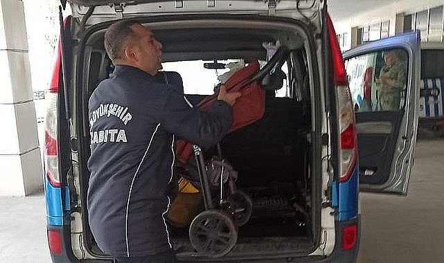Büyükşehir'in Zabıta Ekiplerinden Küçük Çocuğa Hızlı Müdahale